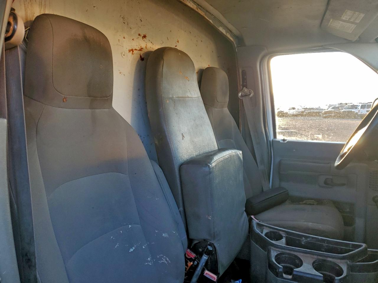 Ford E-450 E450 Super Duty Cutaway Van Image 12