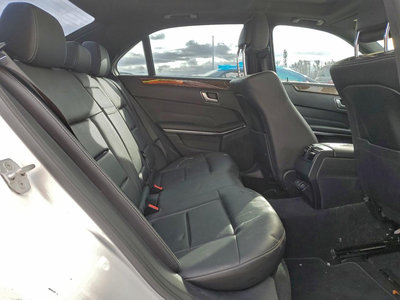 Mercedes-Benz E-Class 350 4matic Image 3