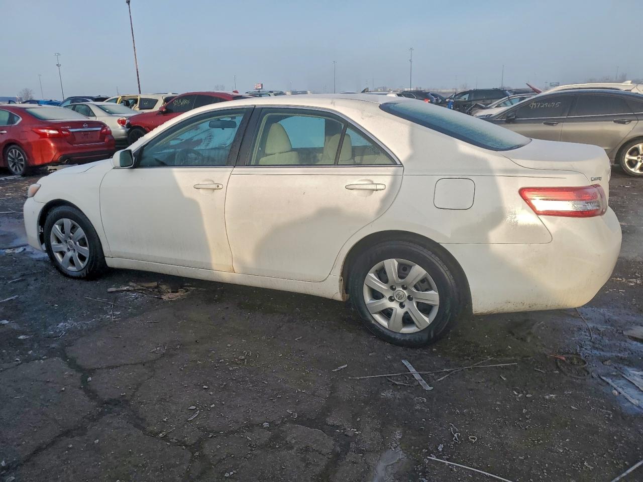 Toyota Camry Base Image 4