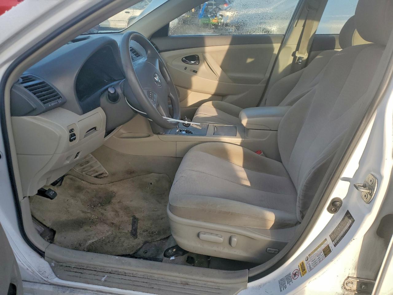 Toyota Camry Base Image 2