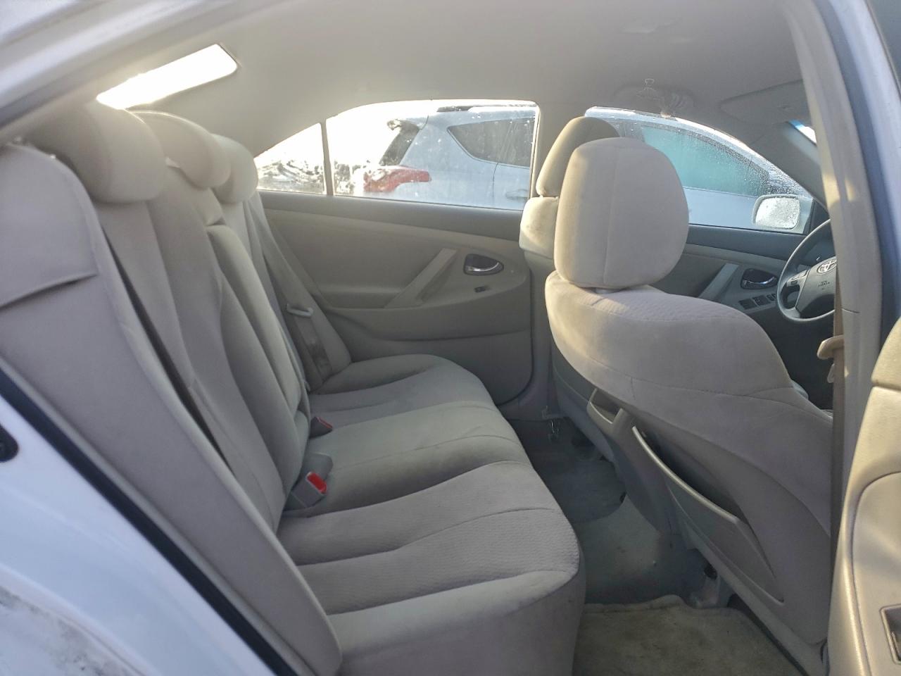 Toyota Camry Base Image 5