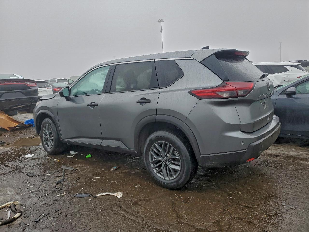 Nissan Rogue S Image 2
