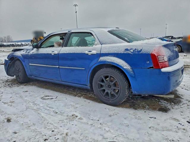 Chrysler 300 Limited Image 9