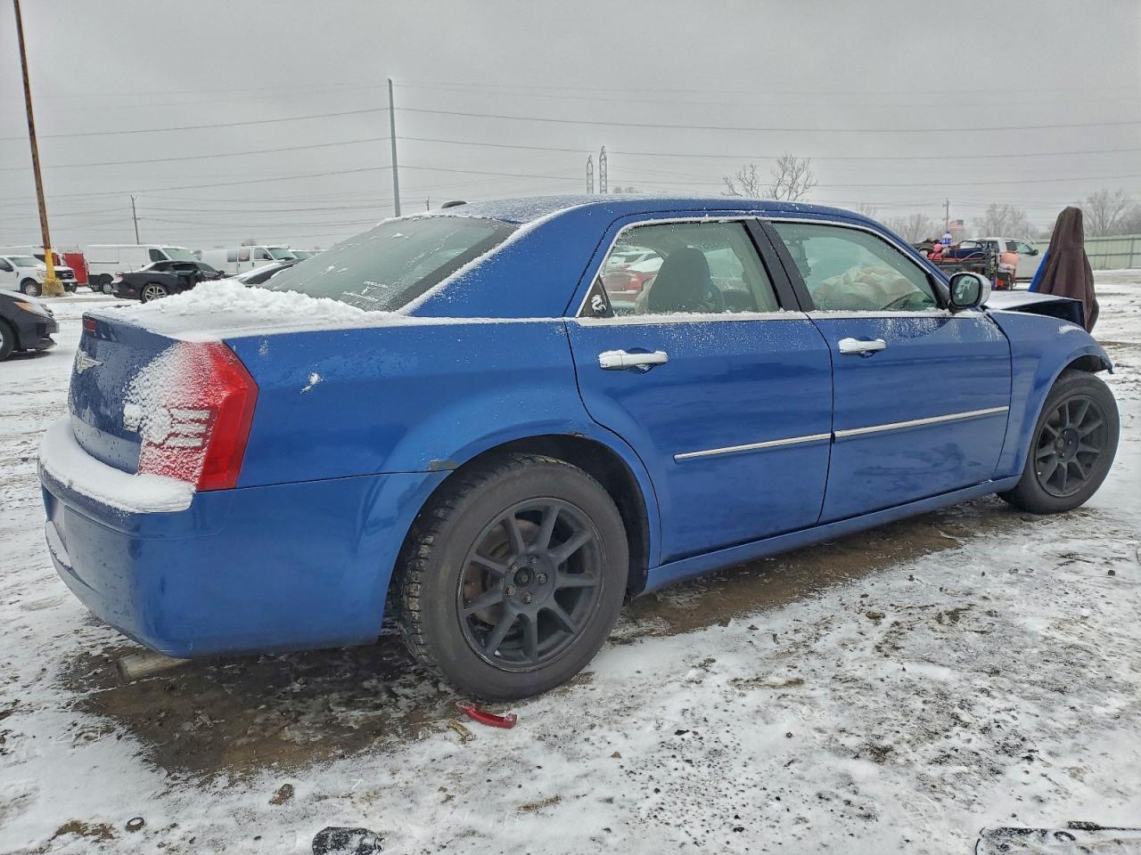 Chrysler 300 Limited Image 3
