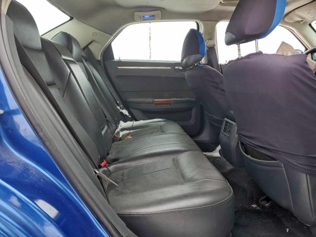 Chrysler 300 Limited Image 8