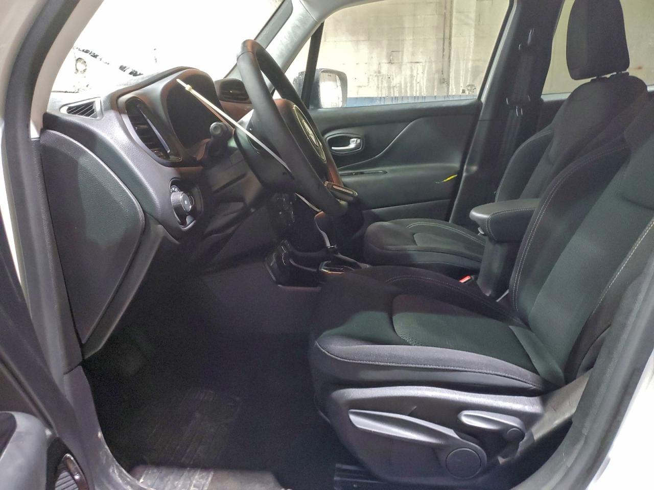 Jeep Renegade Altitude Image 5