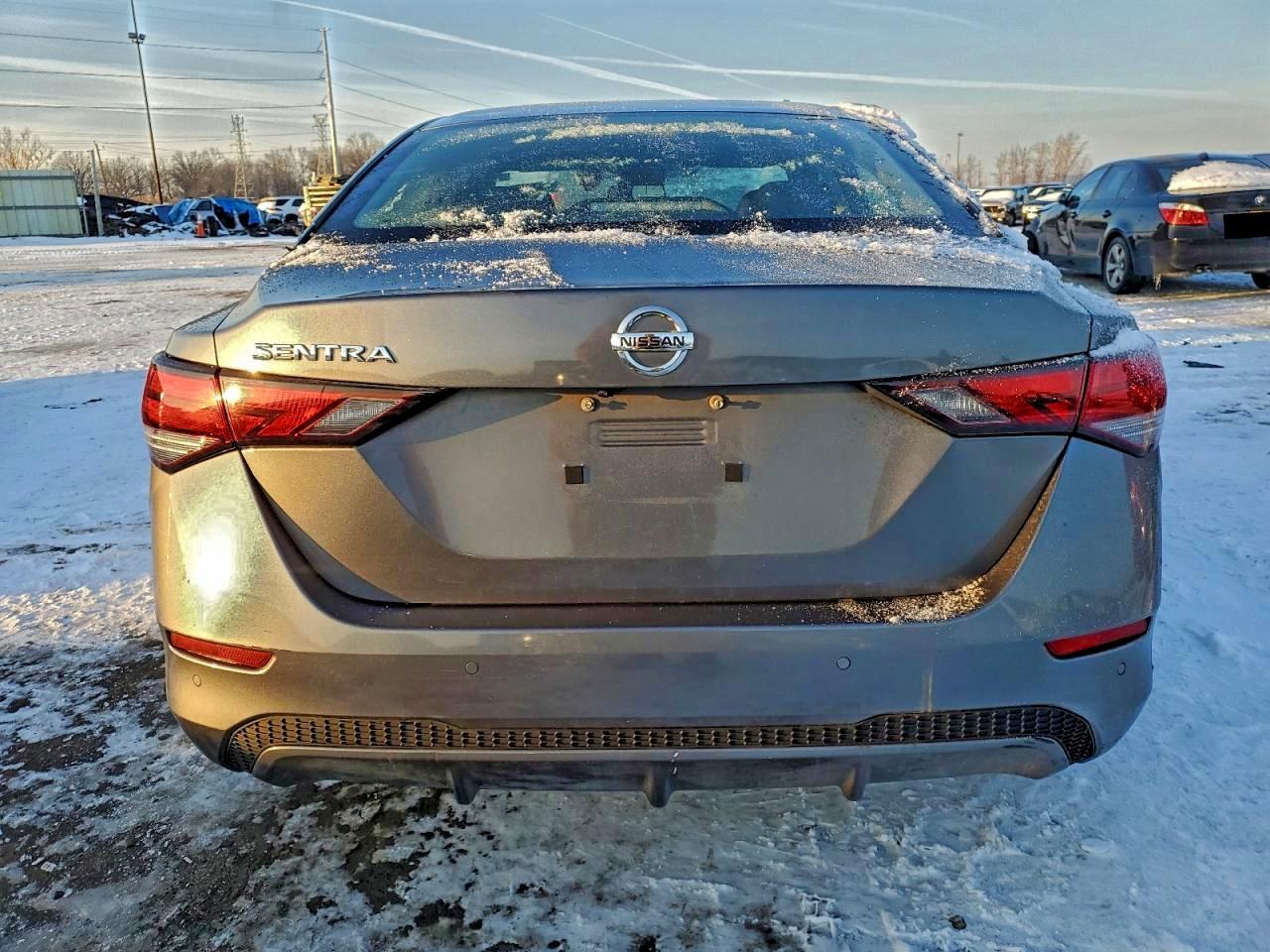 Nissan Sentra S Image 3