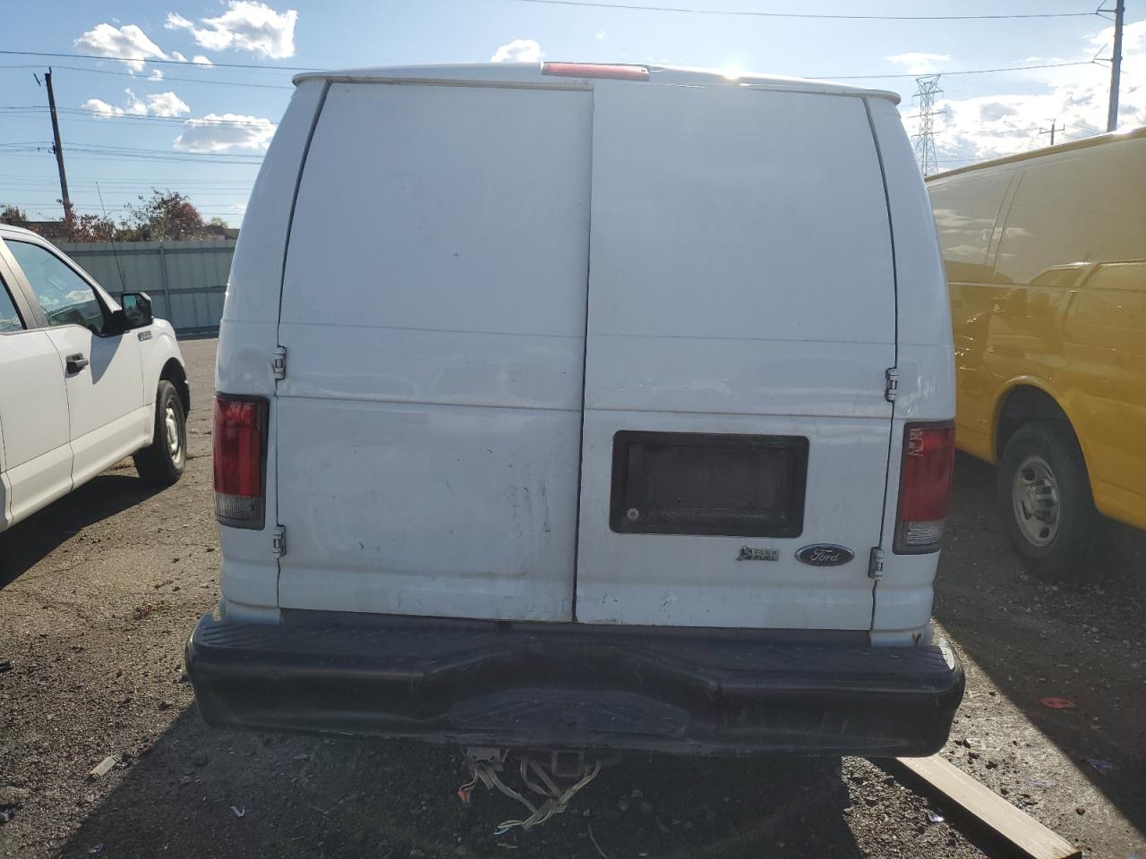 Ford Econoline E250 Van Image 2