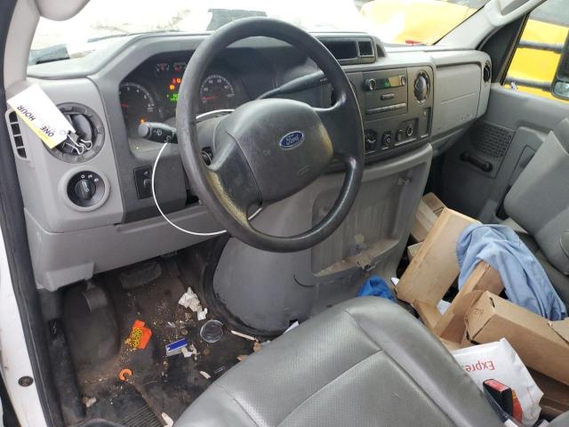 Ford Econoline E250 Van Image 4