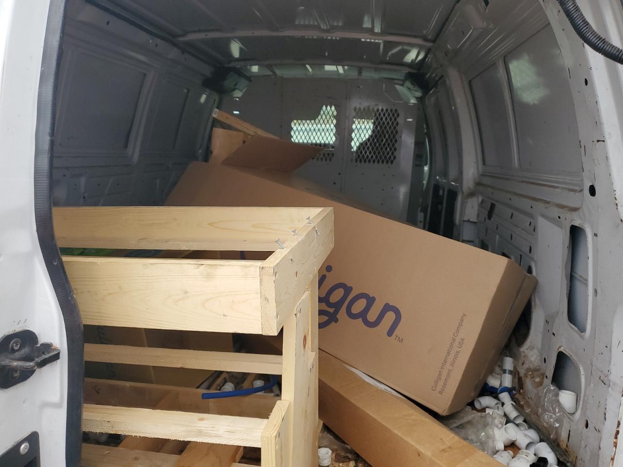 Ford Econoline E250 Van Image 8