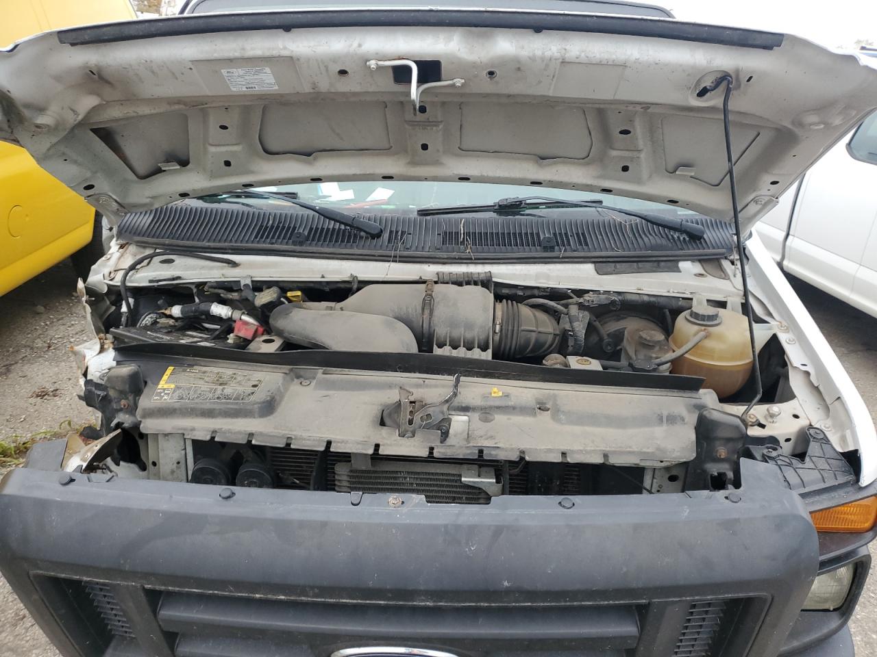 Ford Econoline E250 Van Image 10