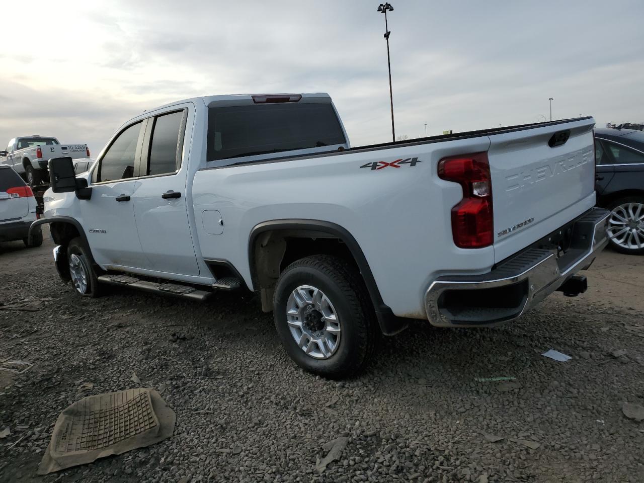 Chevrolet Silverado K2500 Heavy Duty Image 3