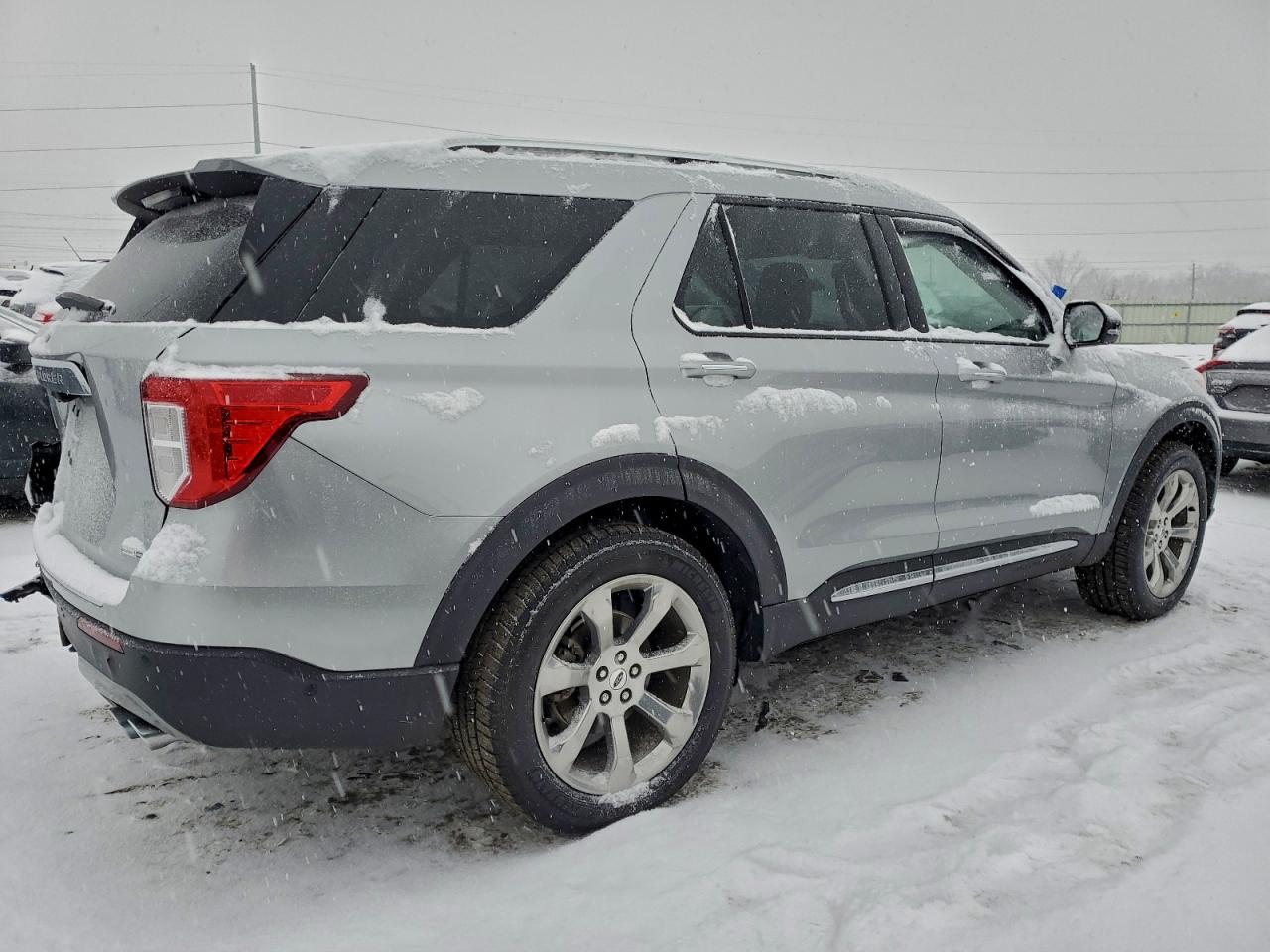 Ford Explorer Platinum Image 6