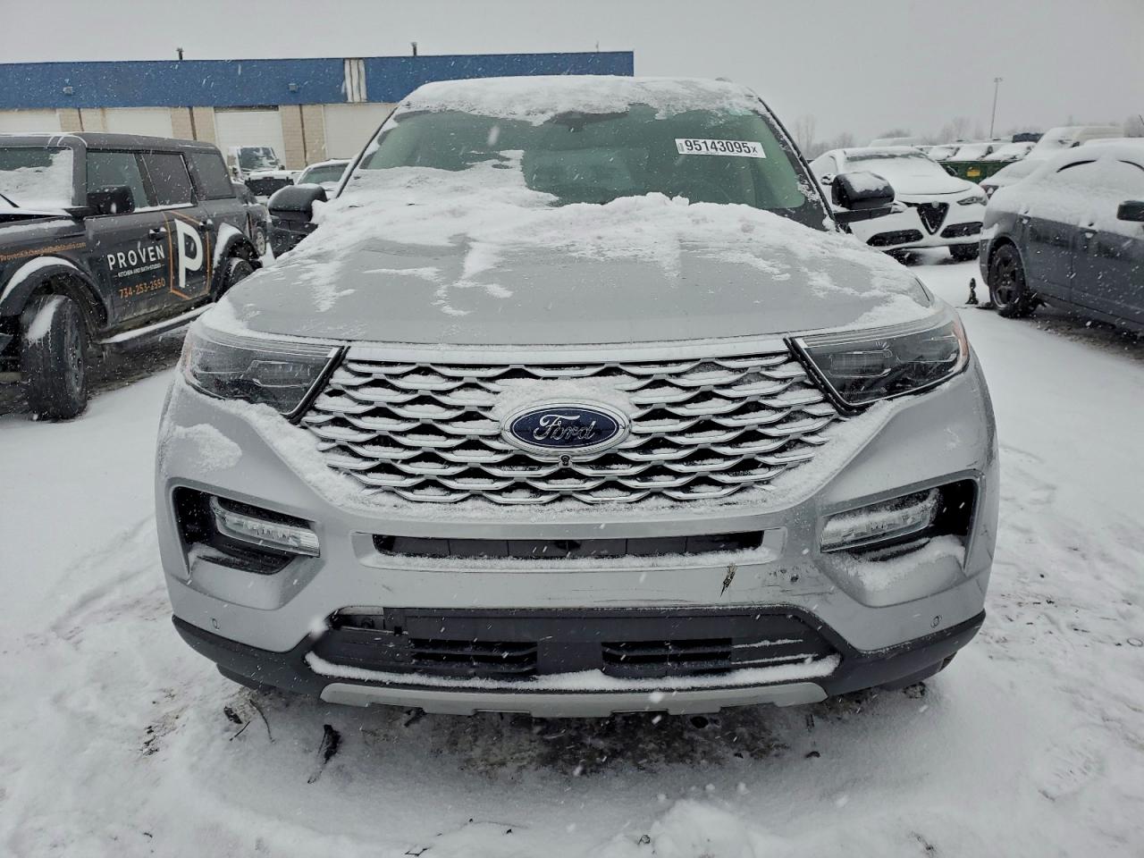 Ford Explorer Platinum Image 5