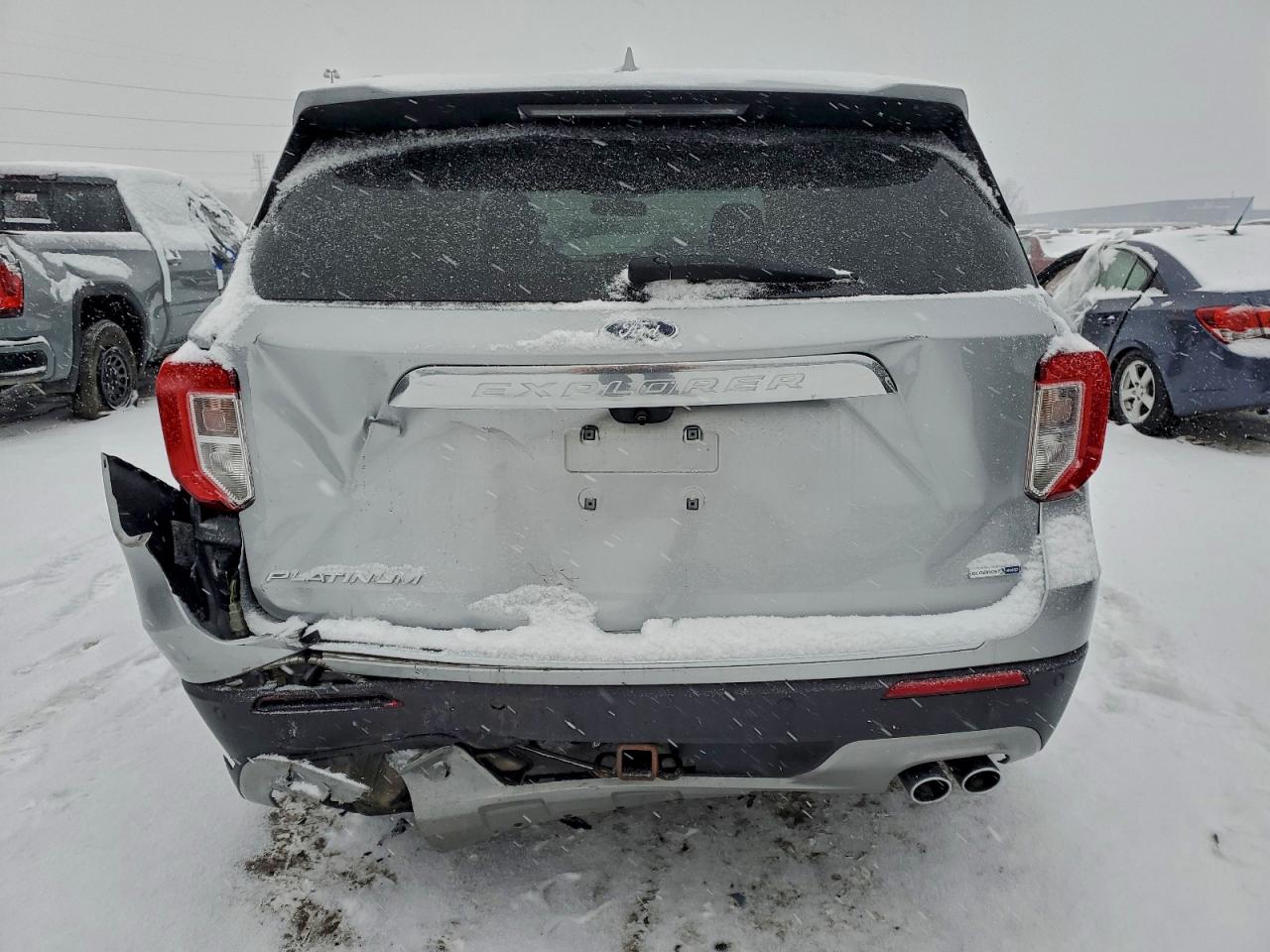 Ford Explorer Platinum Image 2