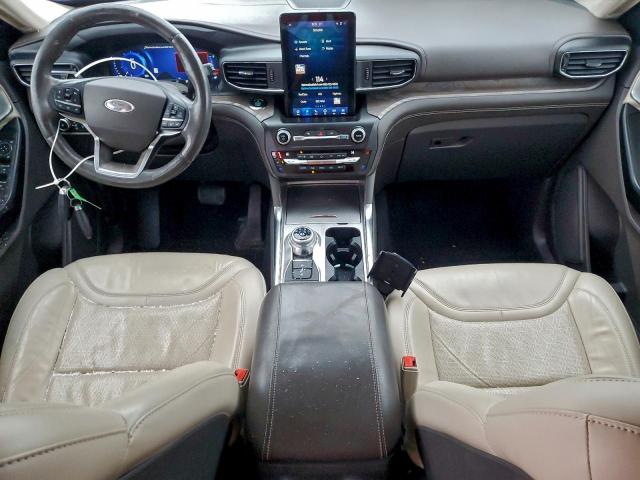 Ford Explorer Platinum Image 4
