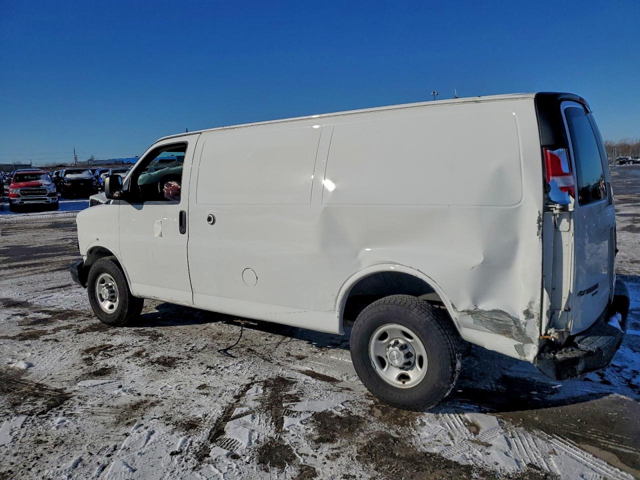 Chevrolet Express Image 4