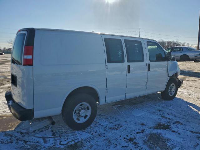 Chevrolet Express Image 3