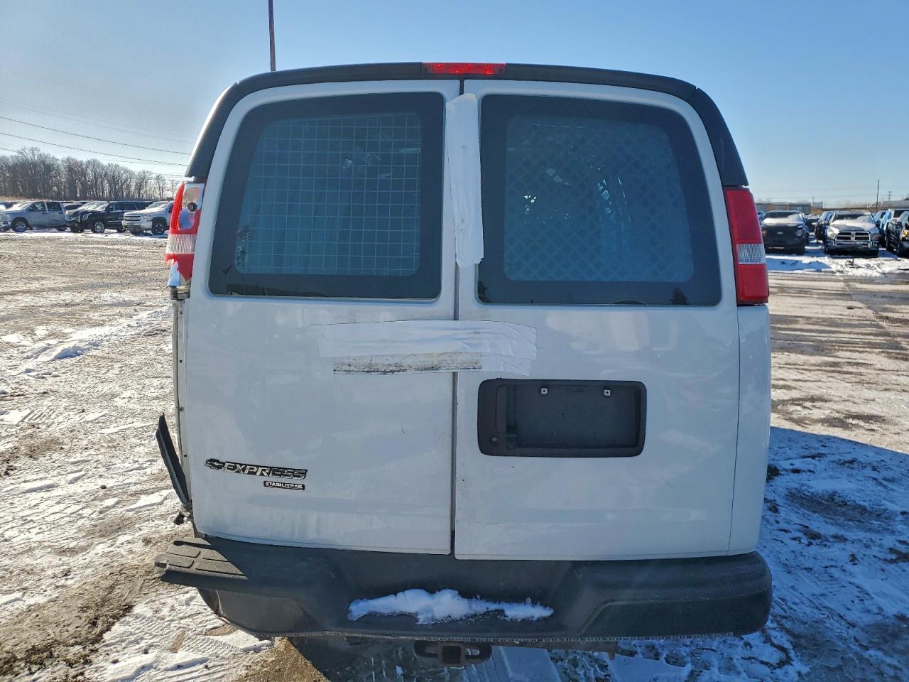 Chevrolet Express Image 2