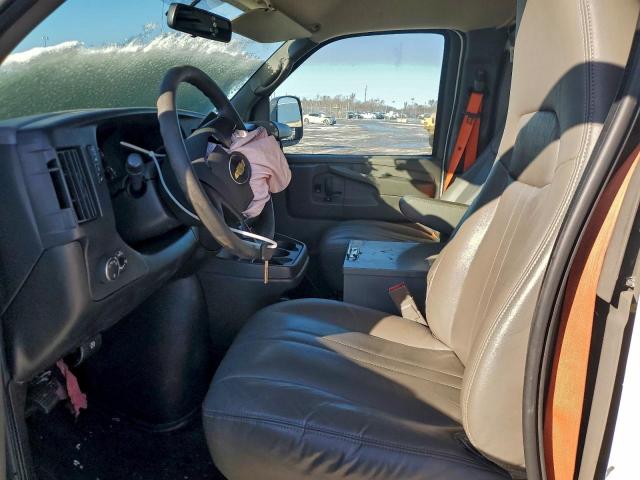 Chevrolet Express Image 5