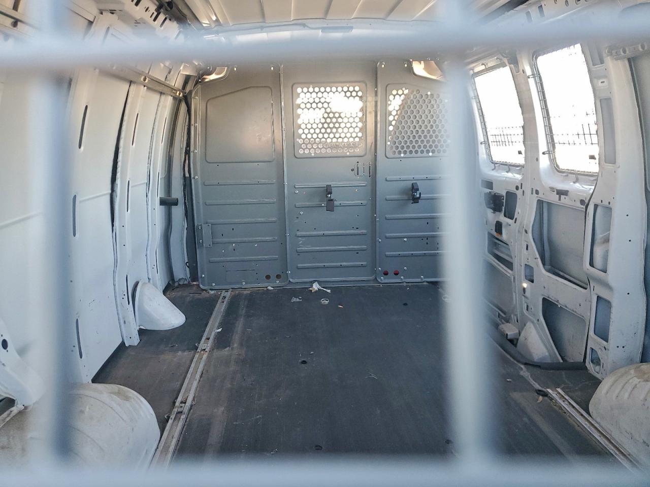 Chevrolet Express Image 10