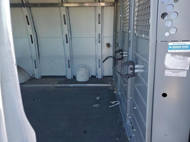 Chevrolet Express Image 9