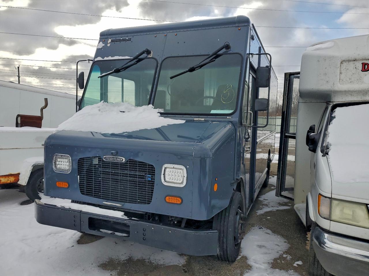 Freightliner Mt45 M Line Walk-in Van Image 1