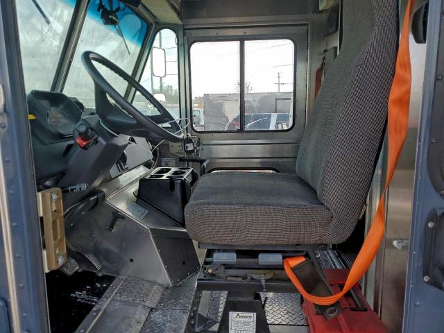 Freightliner Mt45 M Line Walk-in Van Image 4