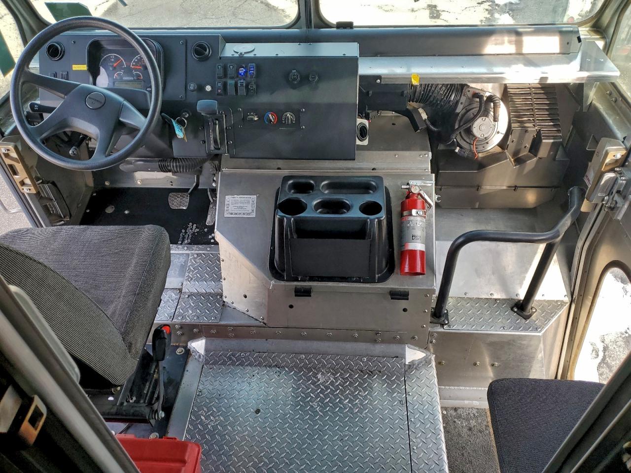 Freightliner Mt45 M Line Walk-in Van Image 5