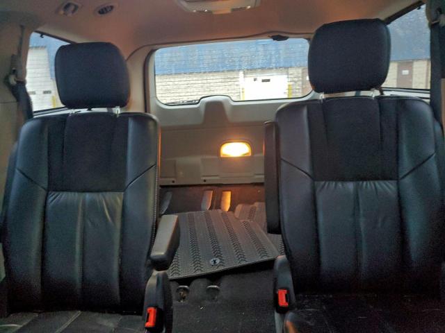 Chrysler Minivan Limited Platinum Image 7