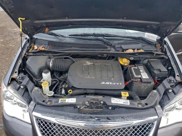 Chrysler Minivan Limited Platinum Image 12