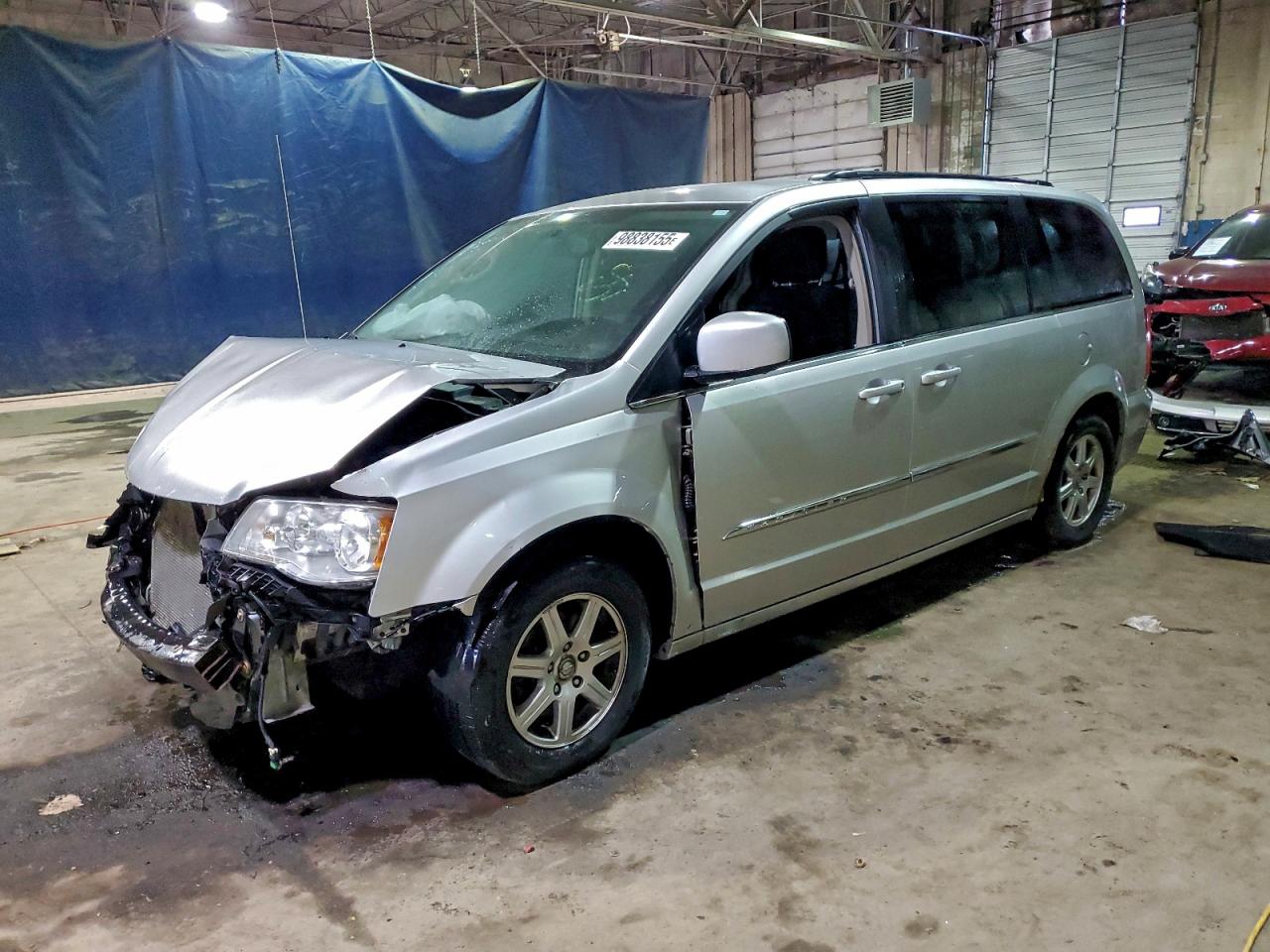 Chrysler Minivan Touring Image 1