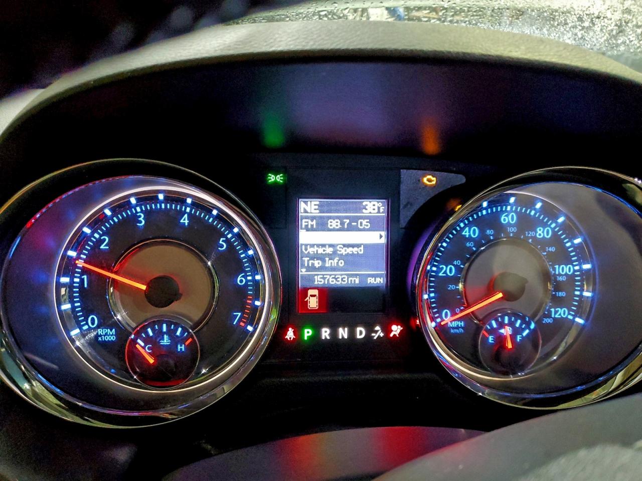 Chrysler Minivan Touring Image 10