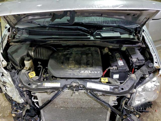 Chrysler Minivan Touring Image 5