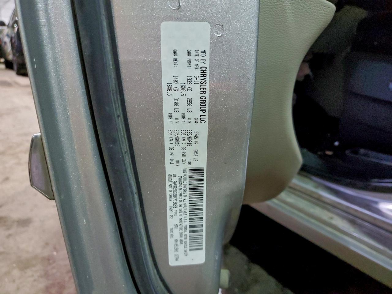 Chrysler Minivan Touring Image 4