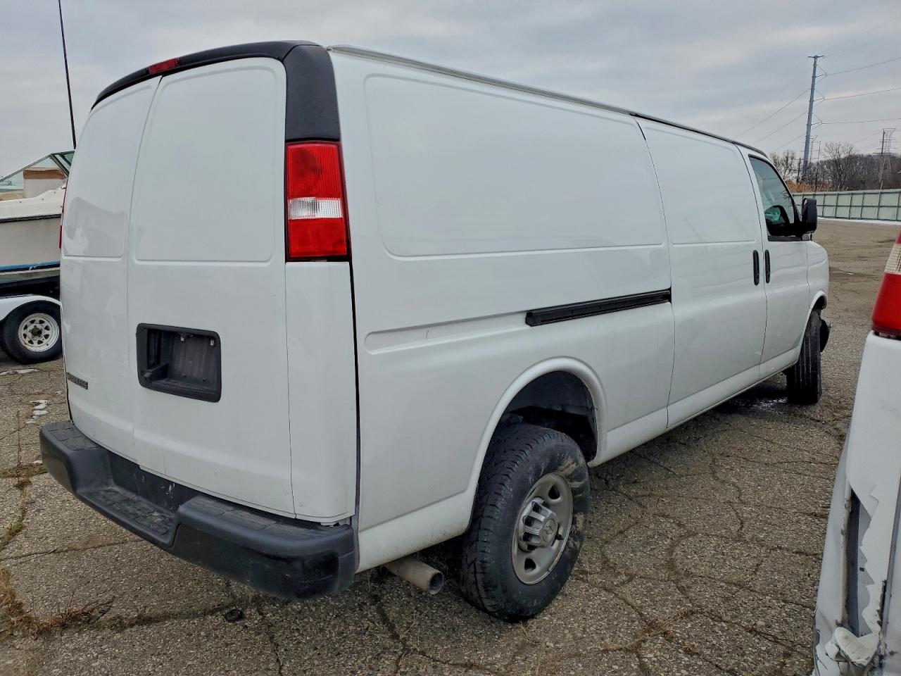 Chevrolet Express Image 3
