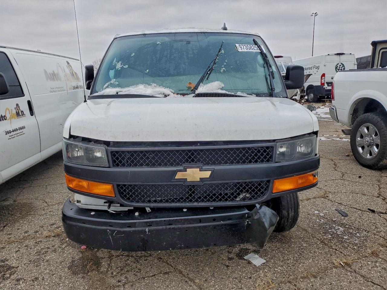 Chevrolet Express Image 4
