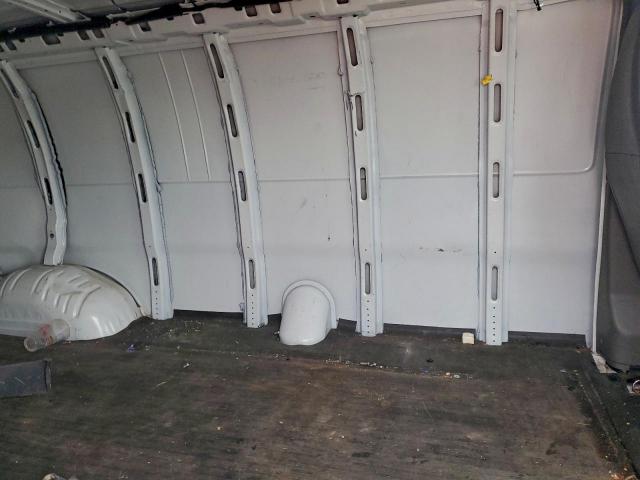 Chevrolet Express Image 12