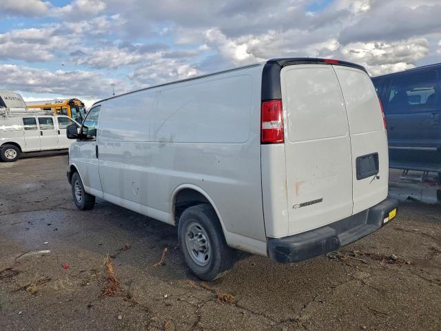 Chevrolet Express Image 6