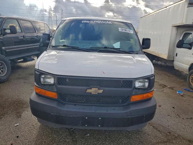 Chevrolet Express Image 13