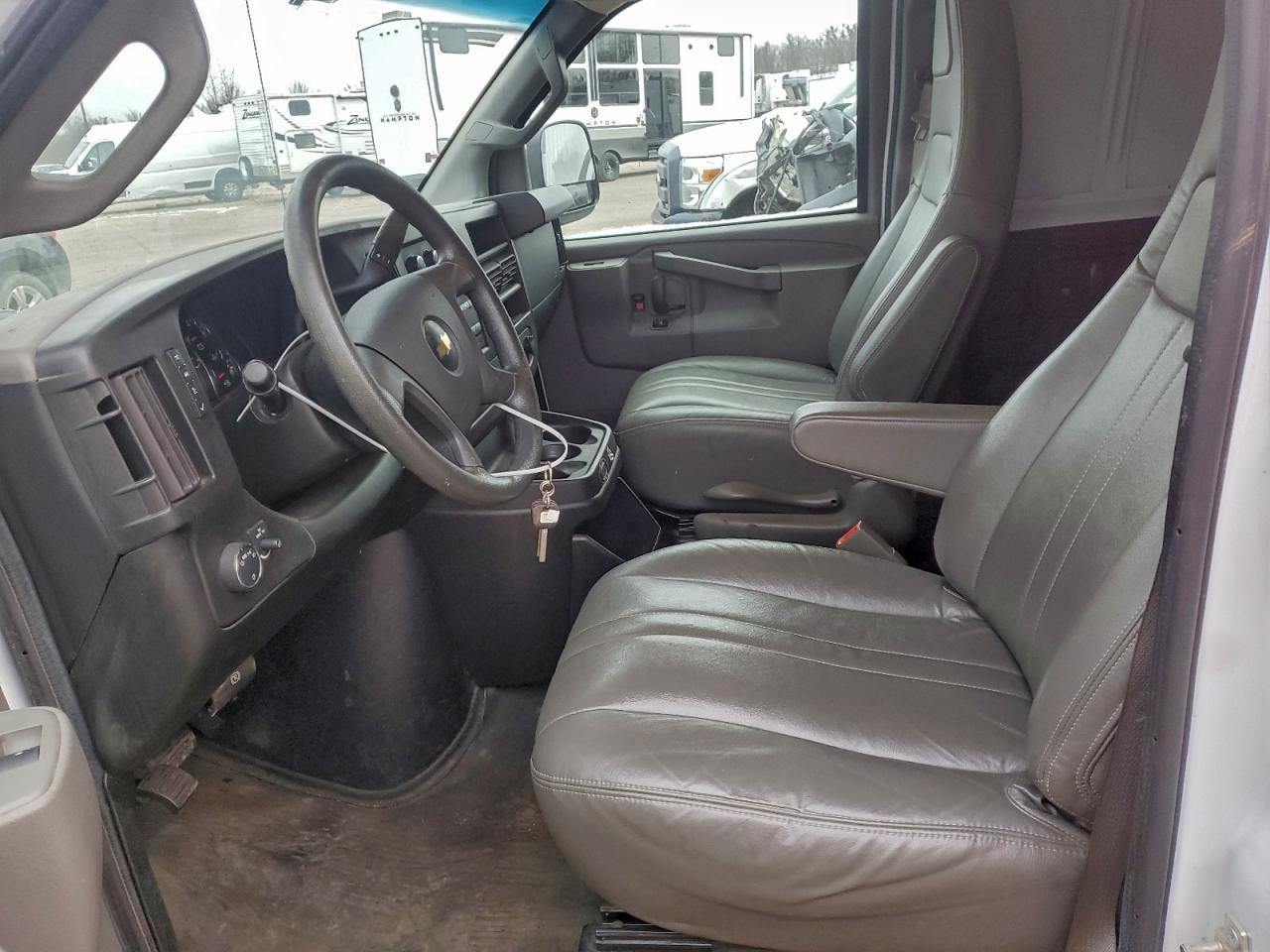 Chevrolet Express Image 7