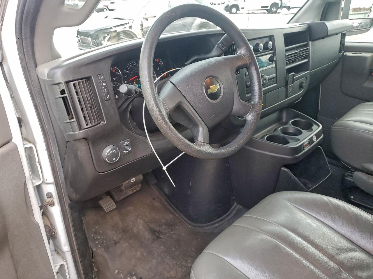 Chevrolet Express Image 10