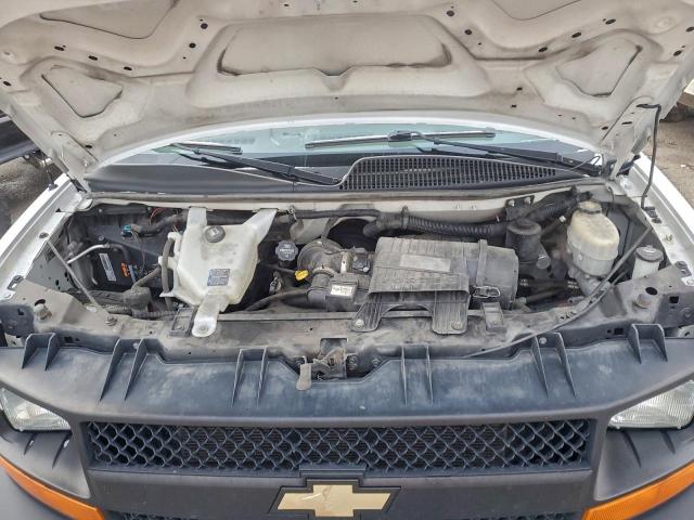 Chevrolet Express Image 2