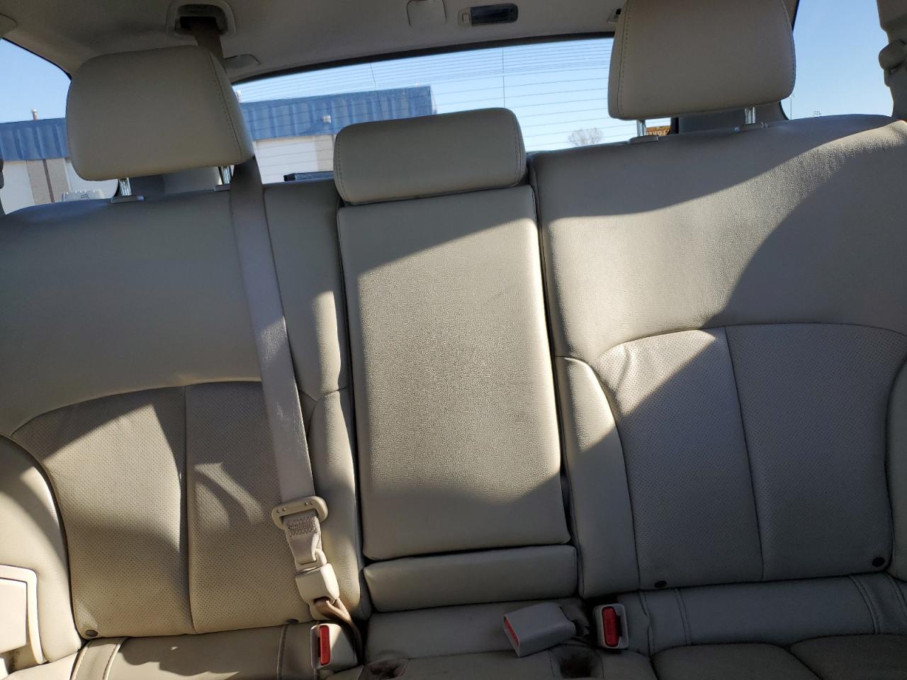 Subaru Outback 2.5i Limited Image 6