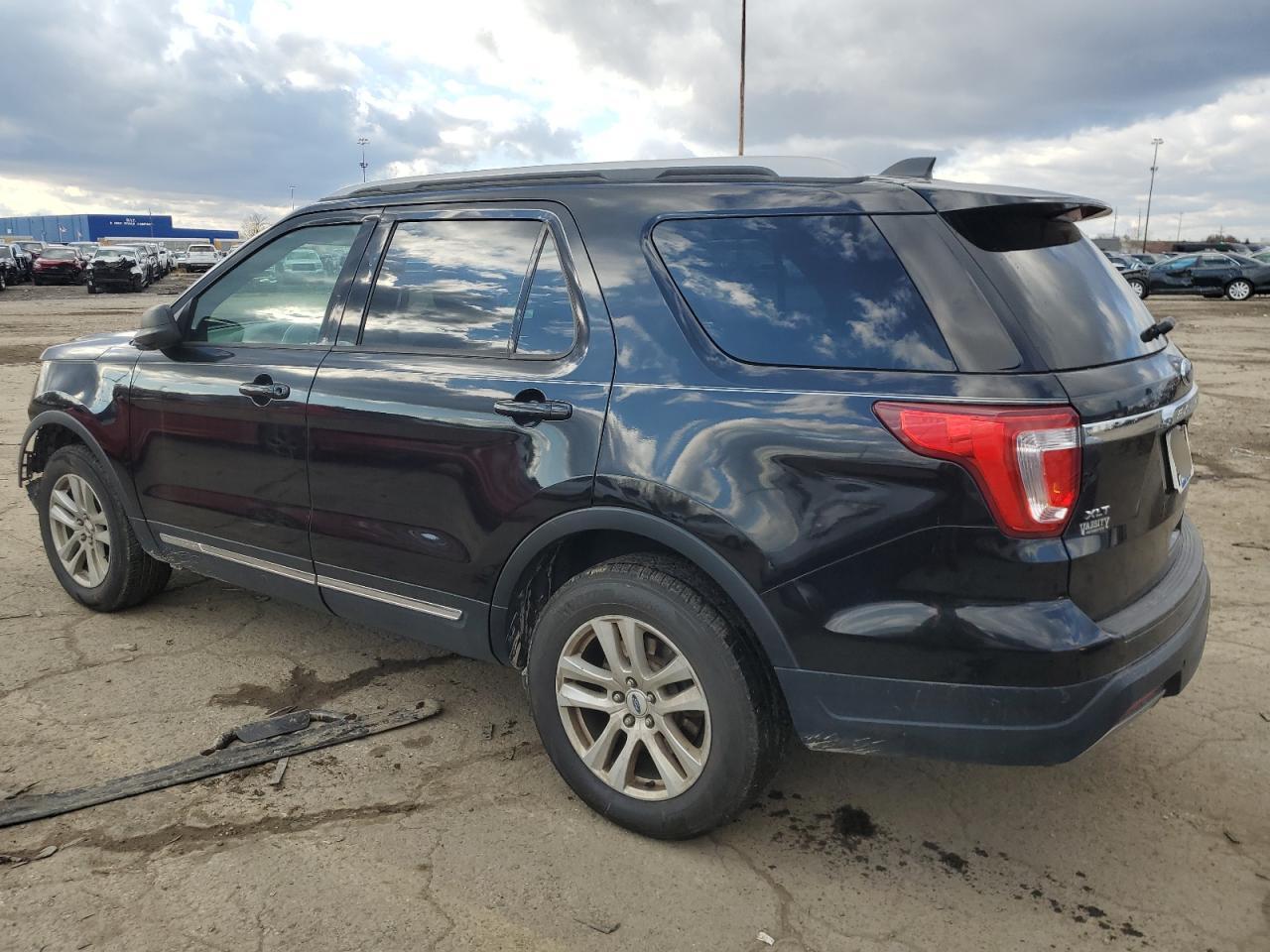 Ford Explorer Xlt Image 2