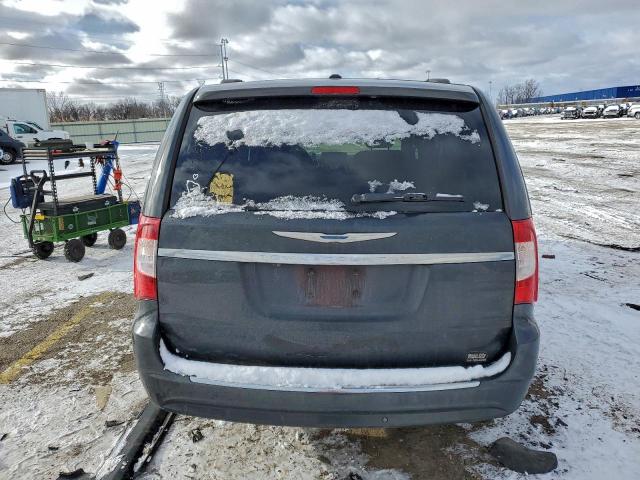 Chrysler Minivan Touring Image 7