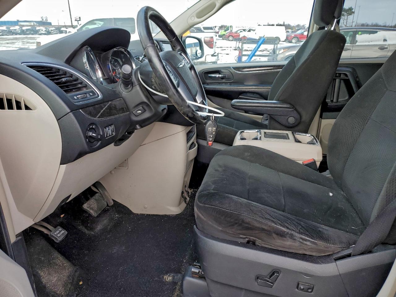 Chrysler Minivan Touring Image 12