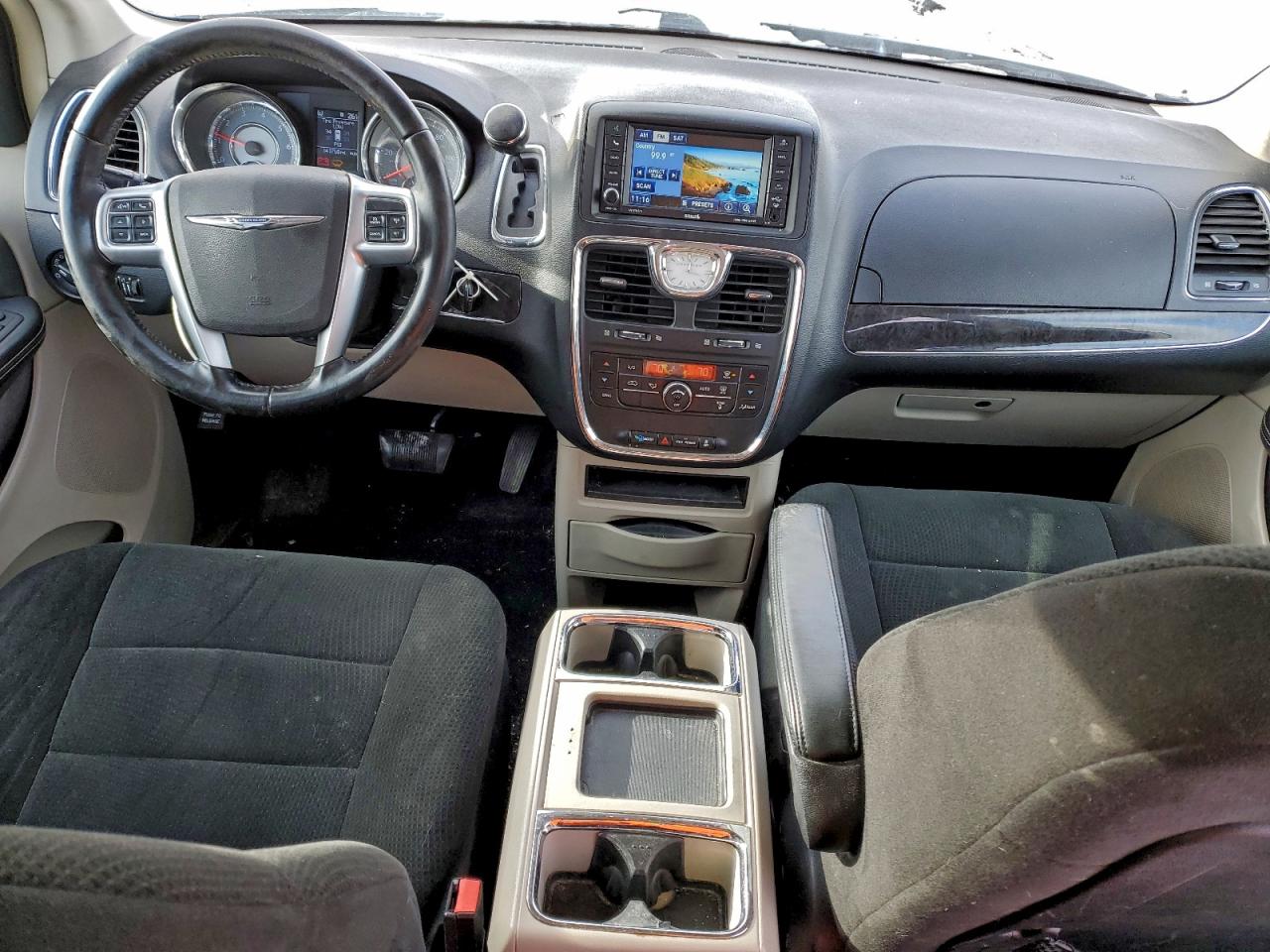 Chrysler Minivan Touring Image 4