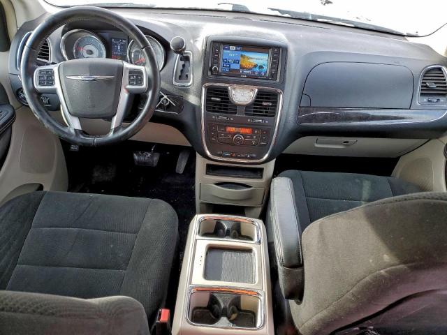 Chrysler Minivan Touring Image 4
