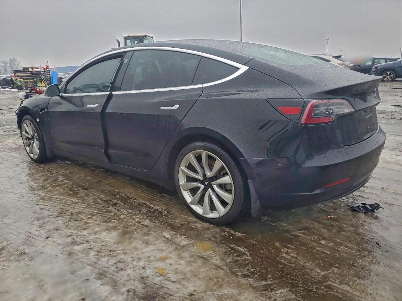 Tesla Model 3 Image 4
